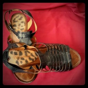 Bare Traps leather sandal-size 9